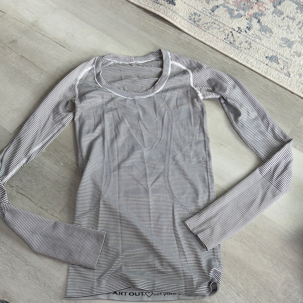 Lululemon swiftly long sleeve Long Sleeve Striped Top - Gray/White size 2